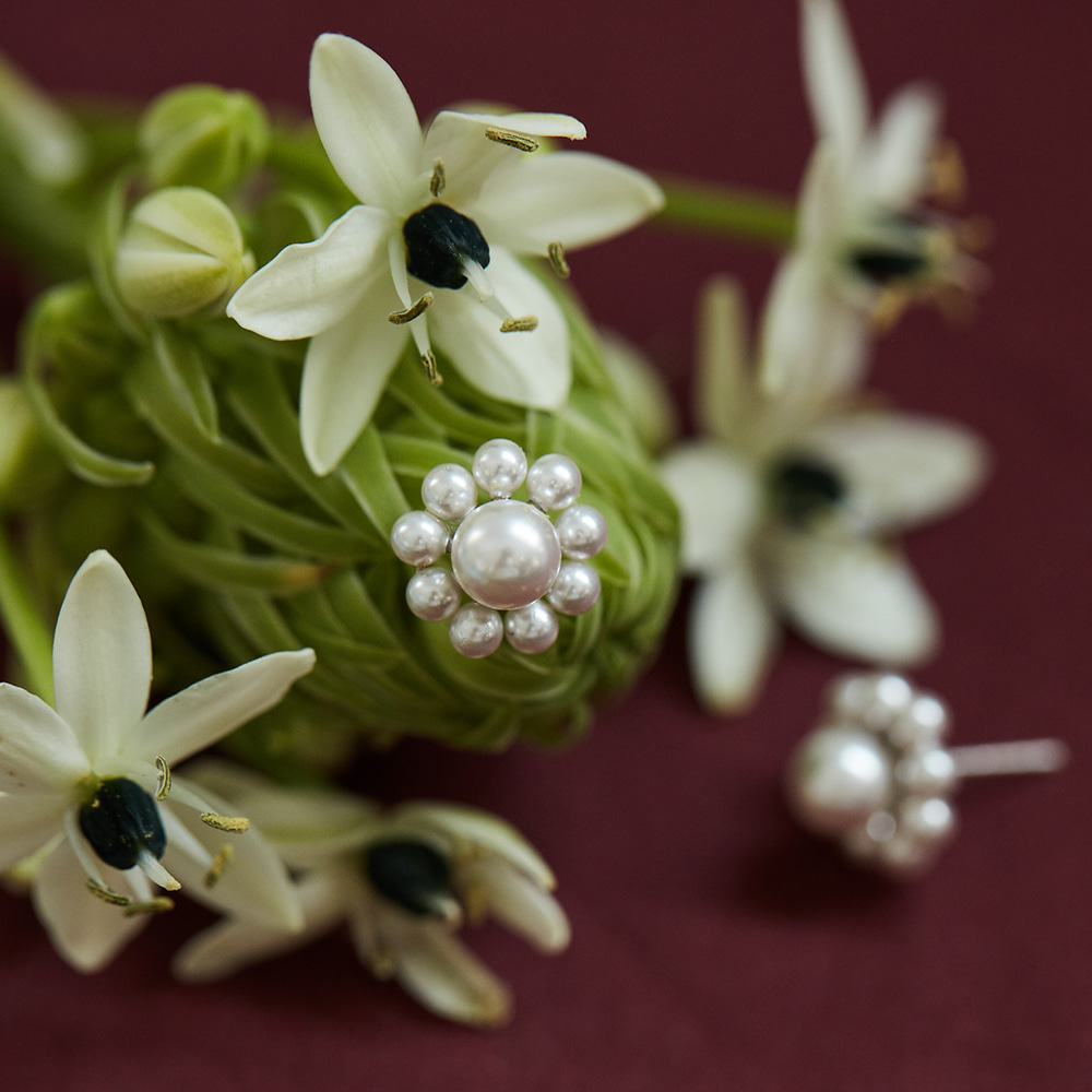 [강혜원 착용]Pearl Flower Earrings_VH2279EA013B